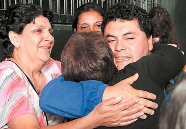 Marcelo Aviles al salir de la cárcel de Osorno. 