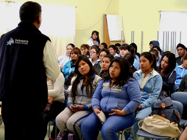 El Defensor Regional de Tarapacá expuso ante los estudiantes de origen indígena del Liceo de Pozo Almonte.