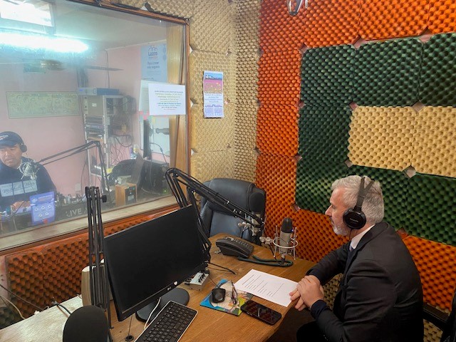 El Defensor Regional, Raúl Palma, en los estudios de la radio mas antigua de la provincia del Huasco.