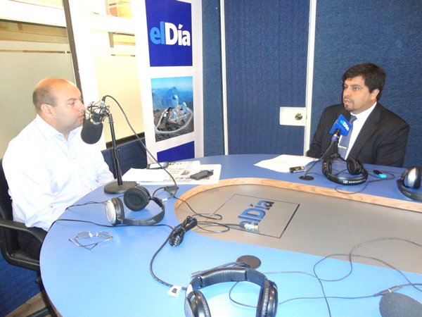 Alejandro Viada, Defensor Regional de Coquimbo, junto al periodista Armando Tapia en la entrevista en radio Digital.