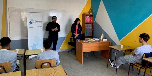 El equipo RPA de Atacama durante la abierta conversación con los tres jóvenes que cumplen internación en régimen cerrado en Paipote.