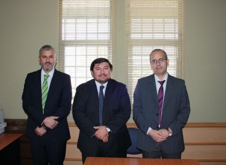 El Defensor Regional de Atacama, Raúl Palma; el magistrado Rodrigo Cid y el jefe de Estudios, Renato González.