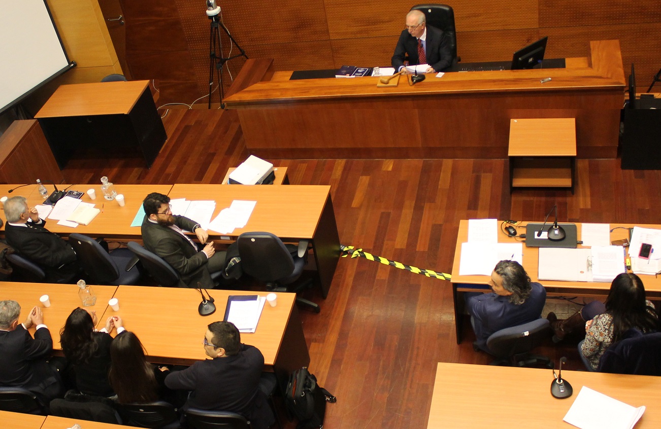 El defensor público Rolando Vío representó a tres imputados del caso SQM que aceptaron la suspensión condicional del procedimiento.