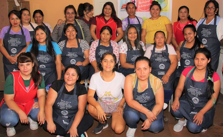 Las 20 mujeres que aprendieron técnicas de diseño, corte y confección en el CPF de Antofagasta.