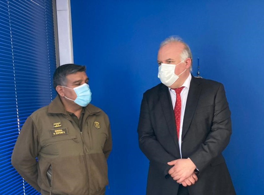 El jefe de zona de Carabineros en Aysén y el Defensor Regional acordaron desarrollar la capacitación sobre derechos y garantías.