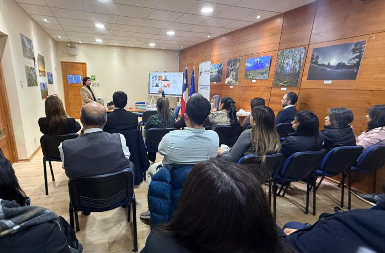 La Defensora Nacional durante la reuni&oacute;n con el equipo regional de la Defensor&iacute;a.