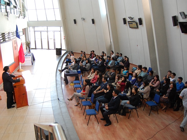 La concurrencia llenó el auditorio de la sede Iquique de la Universidad de Tarapacá.