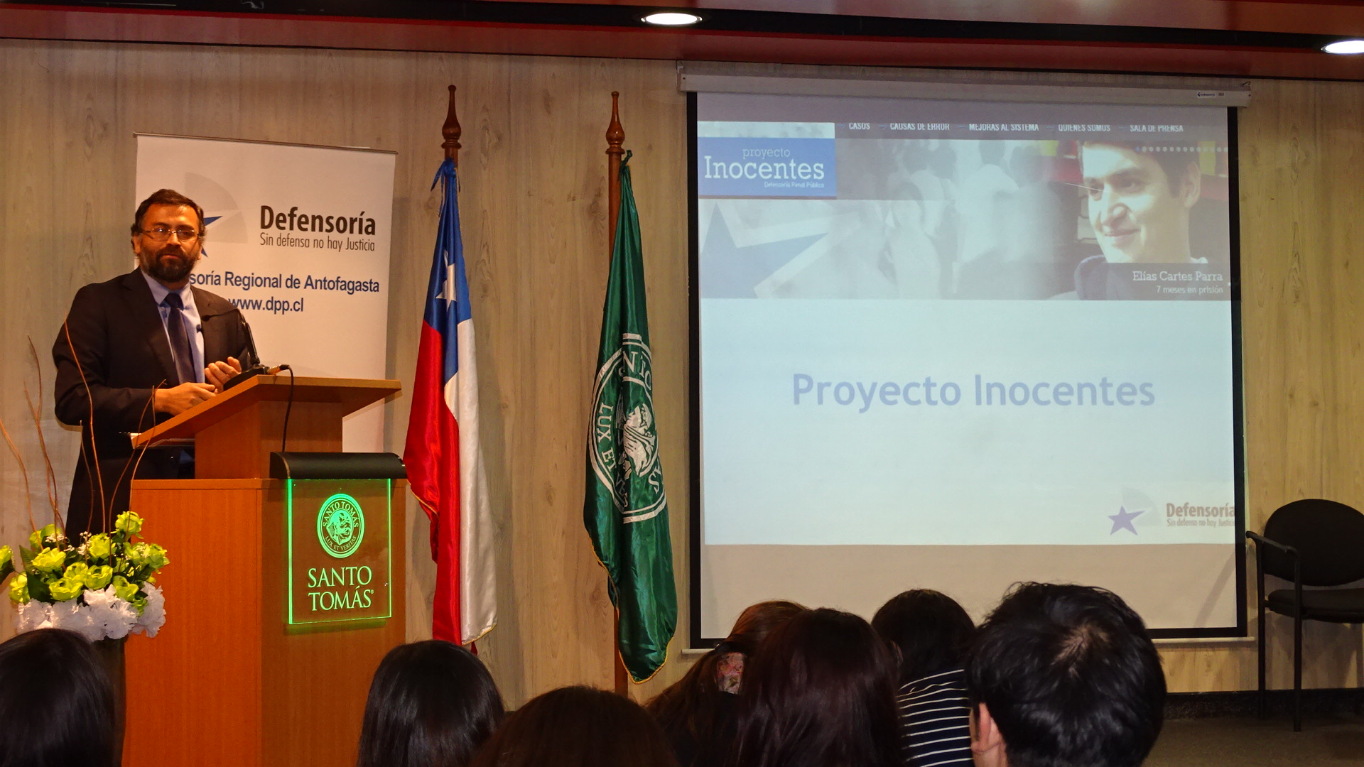 Ignacio Barrientos durante la charla sobre el "Proyecto Inocentes" en la UST.