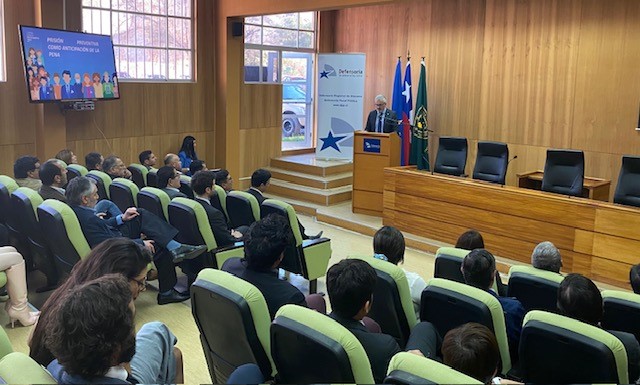 El Defensor Regional, Raúl Palma Olivares, rindió su balance de gestión ante 70 personas en el salón de juicio oral de la Universidad de Atacama. 