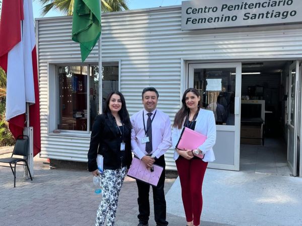 Profesionales penitenciarios de la c&aacute;rcel de mujeres de Santiago valoraron la recepci&oacute;n de la informaci&oacute;n por las internas.