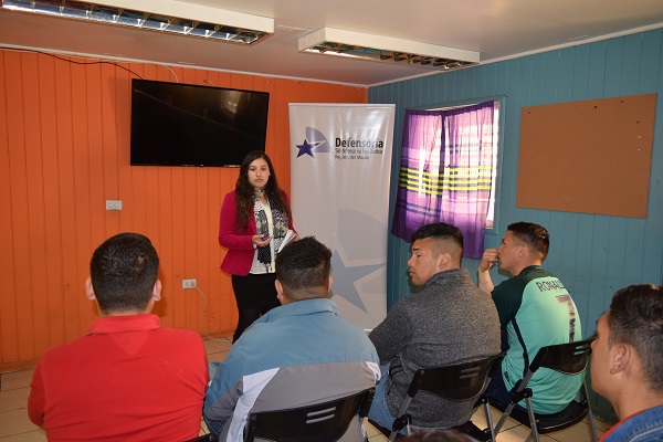Una charla sobre el rol del defensor juvenil y los derechos de las personas privadas de libertad ofreció la defensora pública Yelika Ibarra.