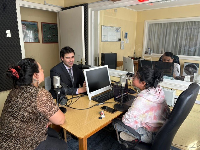 Los profesionales conversaron con Radio La voz de la Costa