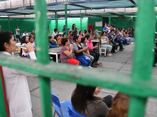 (Foto de archivo) La imagen de referencia muestra a mujeres internas en penales de la región de Tarapacá.