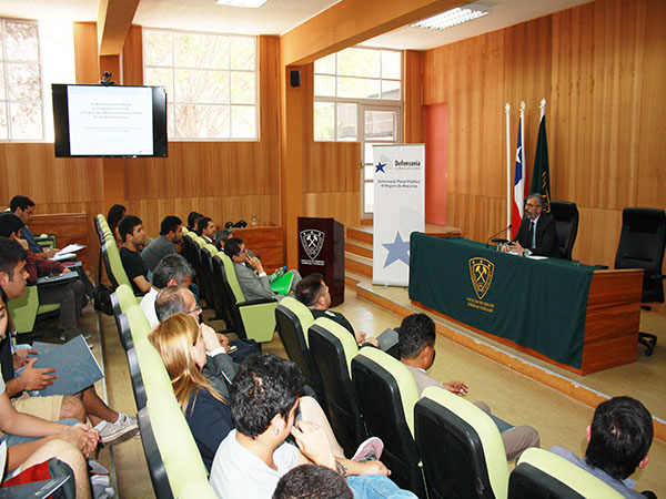 El Defensor Regional de Atacama, Raúl Palma, expuso ante autoridades regionales, alumnos y profesores de la Universidad de Atacama.