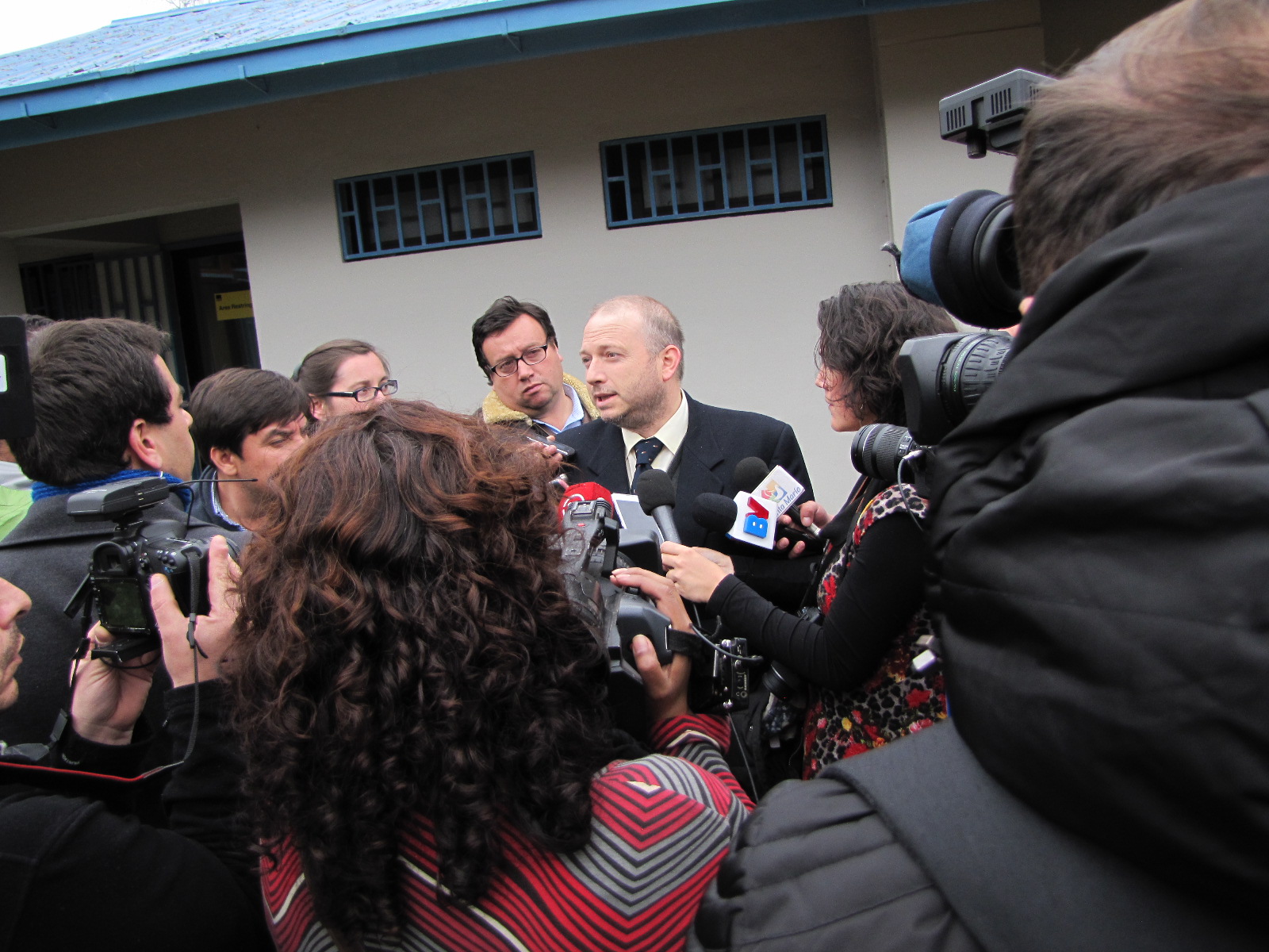 El Defensor Regional de Aysén explicó a la prensa las razones por las que pidió ampliar el plazo de investigación. 