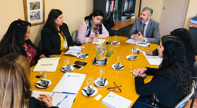El Defensor Regional de Atacama, Raúl Palma Olivares, explicó el quehacer instituional a la directora regional de Prodemu.