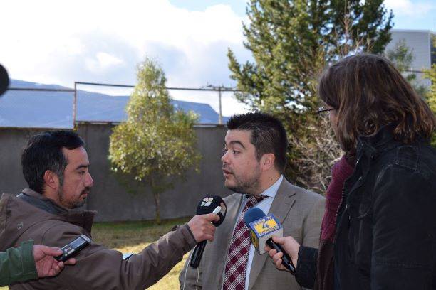 (Foto de archivo) Mauricio Martínez Peralta, defensor local de Coyhaique, representó a la mujer absuelta.