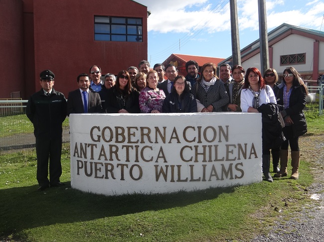 Directivos de la Defensoría de Magallanes integraron la comitiva del sector justicia que viajó a Puerto Williams. 