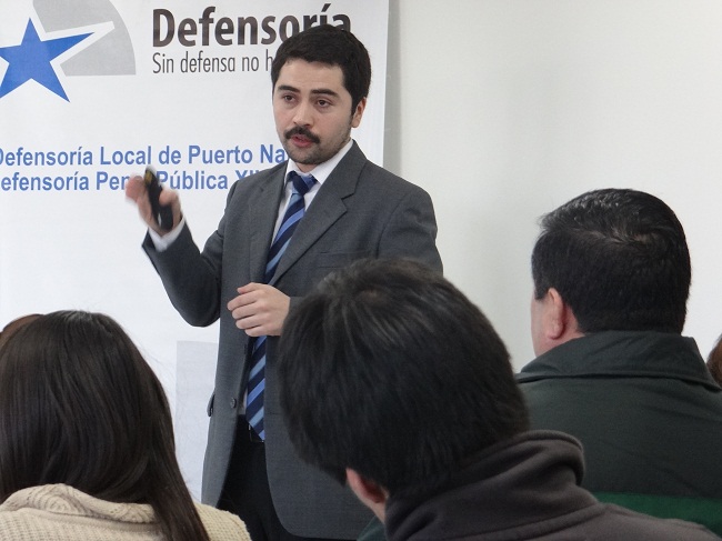 El defensor penal juvenil de Magallanes, Richard Maldonado, expuso sobre la ley penal juvenil.