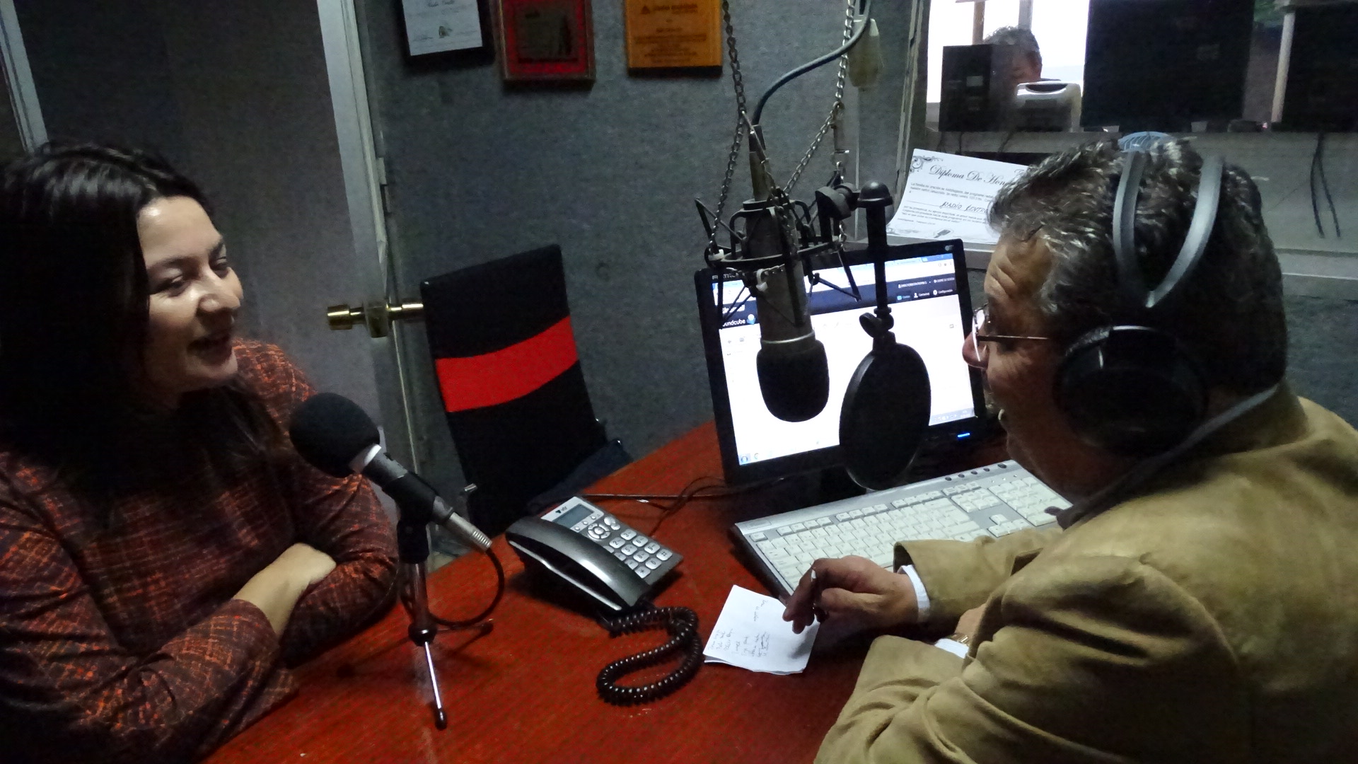La Defensora Regional de Antofagasta, Loreto Flores, en entrevista en Radio Centro FM.