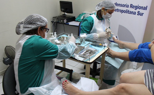 Las mujeres privadas de libertad en el CPF de San Joaquín pudieron recibir una sesión de podología para prevenir afecciones como pie diabético.