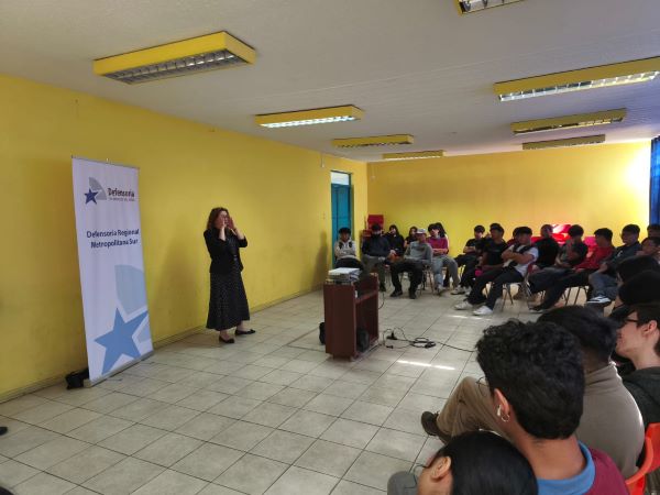 La defensora pública juvenil explicó los principales hechos que llevan a las y los adolescentes a ser imputados.