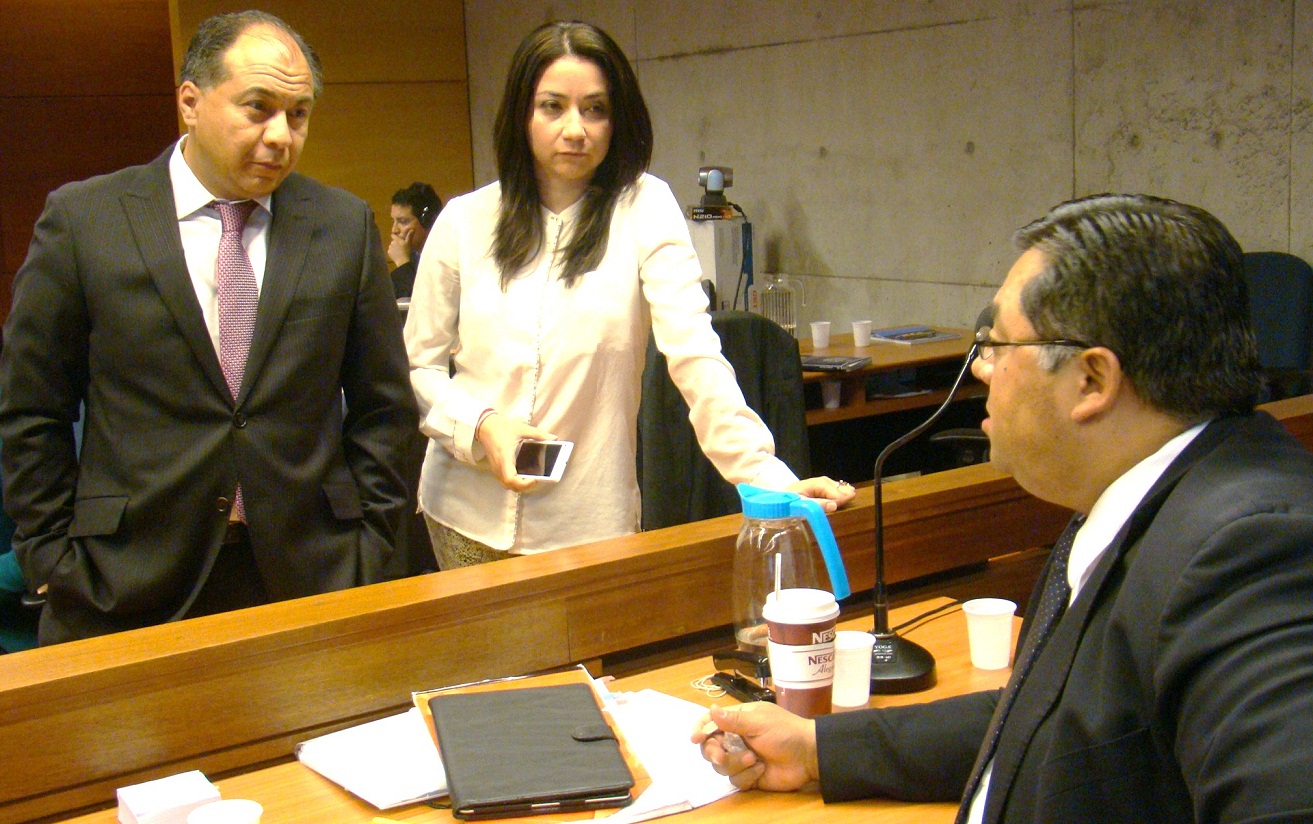 Los defensores públicos Ricardo Flores, Andrea Quinteros y Jorge Fuentealba lograron varias absoluciones en el caso de los detectives de Pudahuel.