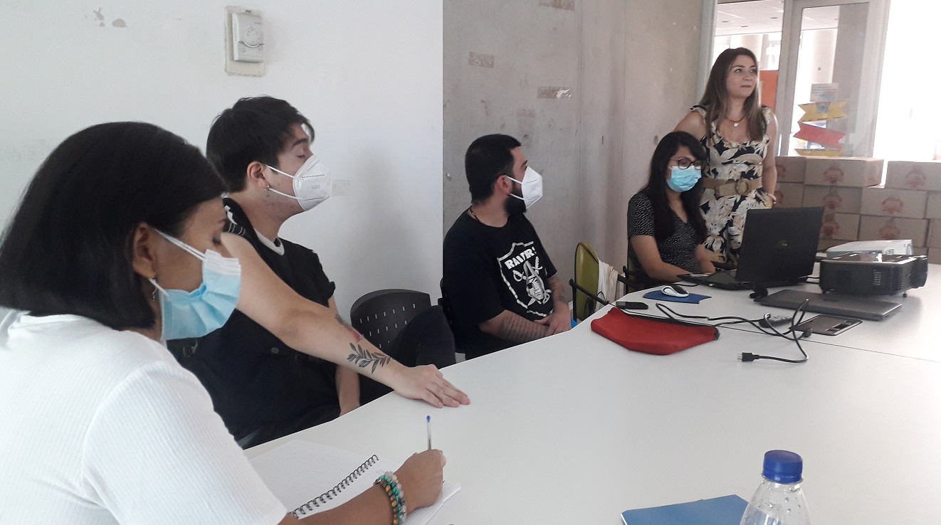 La encargada de defensas especializadas de la DRMN, Andrea Quinteros, expuso sobre la defensa de migrantes ante el equipo municipal.