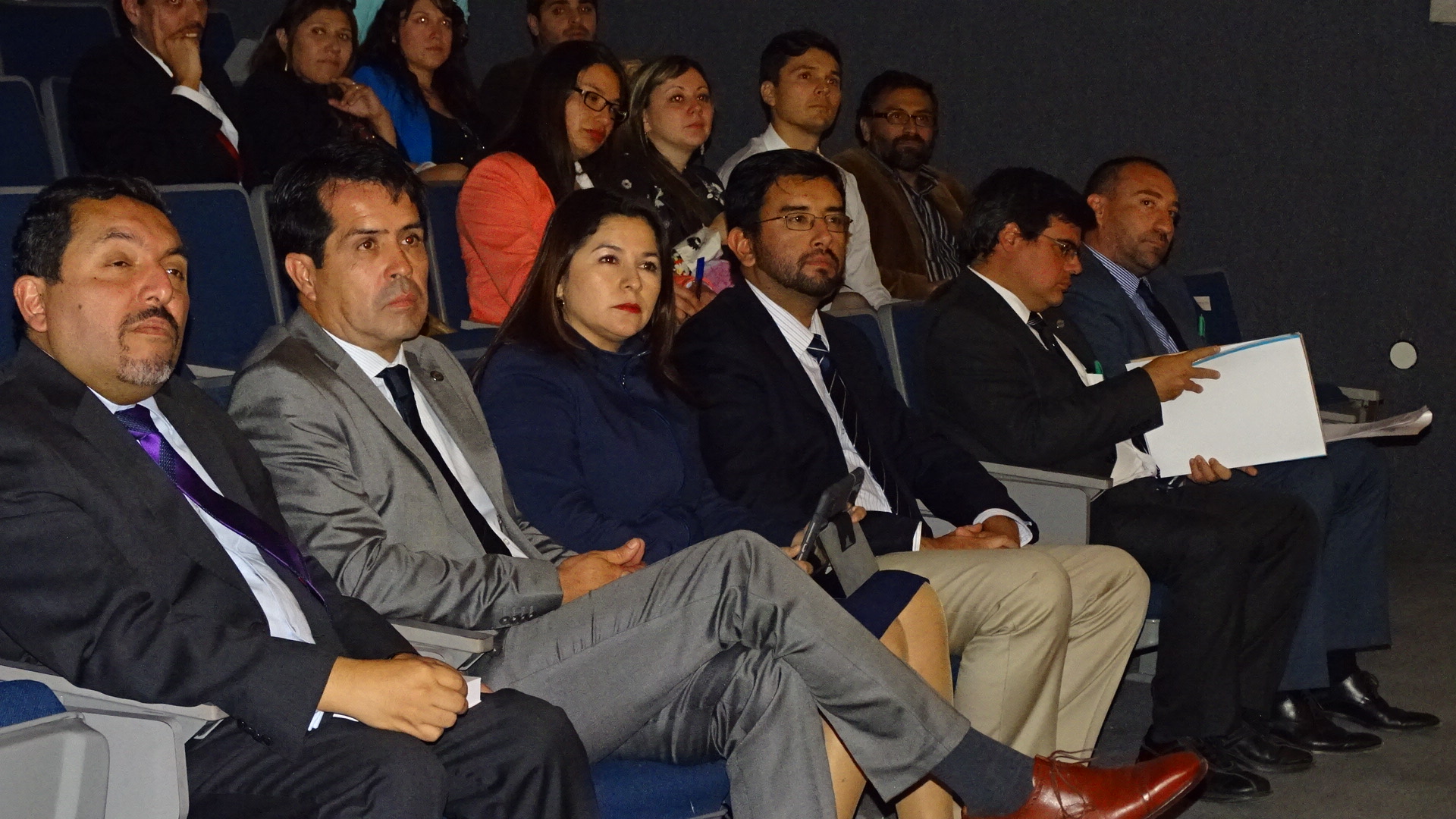 La jornada jurídica organizada en Calama fue muy bien valorada por los participantes. Al centro, la Defensora Regional de Antofagasta.