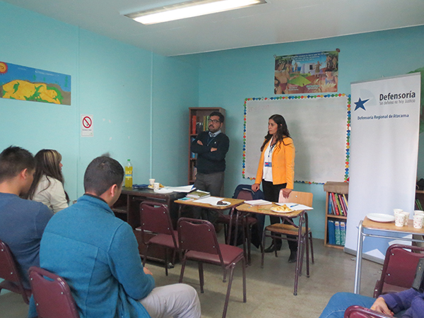 El equipo de defensa penal juvenil de Atacama aclaró dudas de los jóvenes internos en el Centro de Régimen Cerrado (CRC) de Paipote. 
