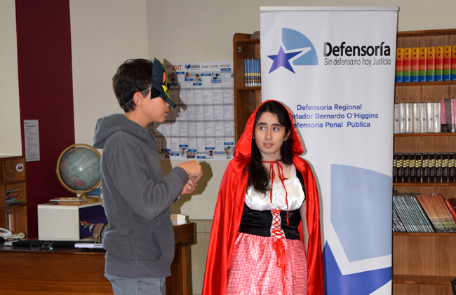 El grupo de teatro del Colegio Coya de Machalí representó un extracto del tradicional cuento infantil.