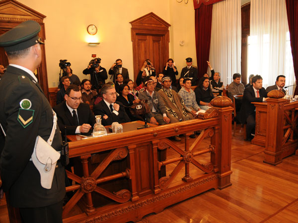 Tras comunicar el fallo unánime de la Segunda Sala Penal, el ministro Milton Juica explicó que se ordenó la libertad inmediata de Paulino Levipán.