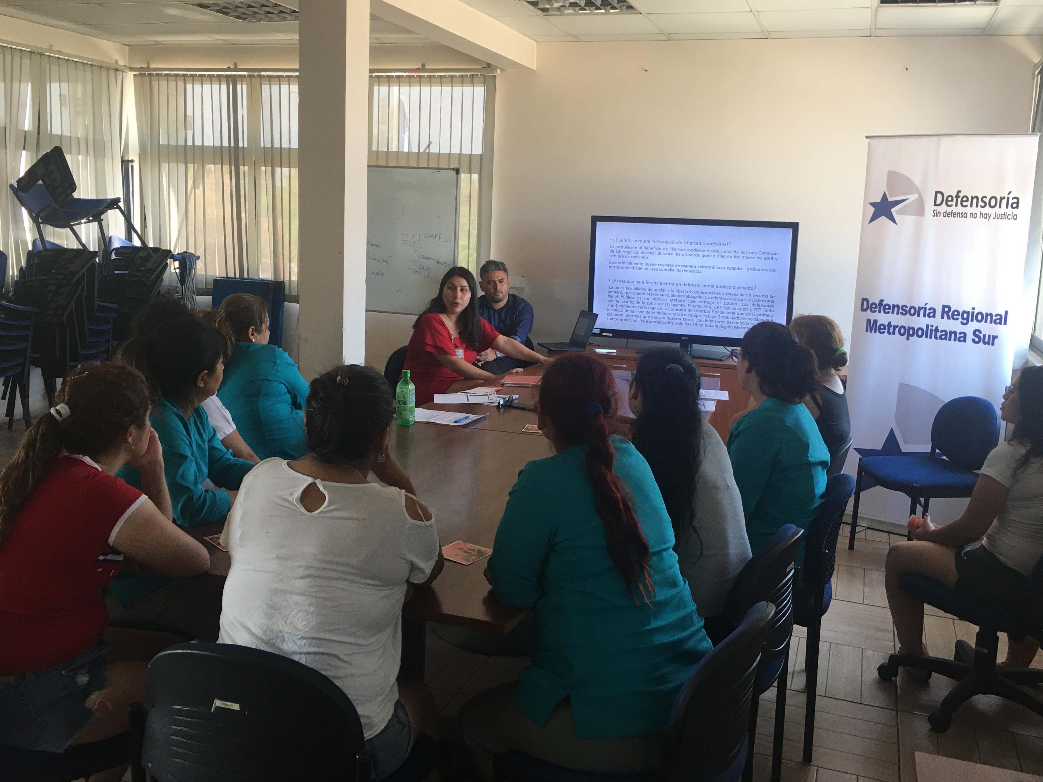 El equipo penitenciario y las mujeres del CPF de Santiago abordaron la posibilidad de beneficios para sus causas penales.