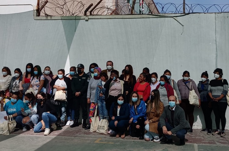 La totalidad de las mujeres internas en el Centro Penitenciario Femenino de Antofagasta recibieron artículos de higiene personal.