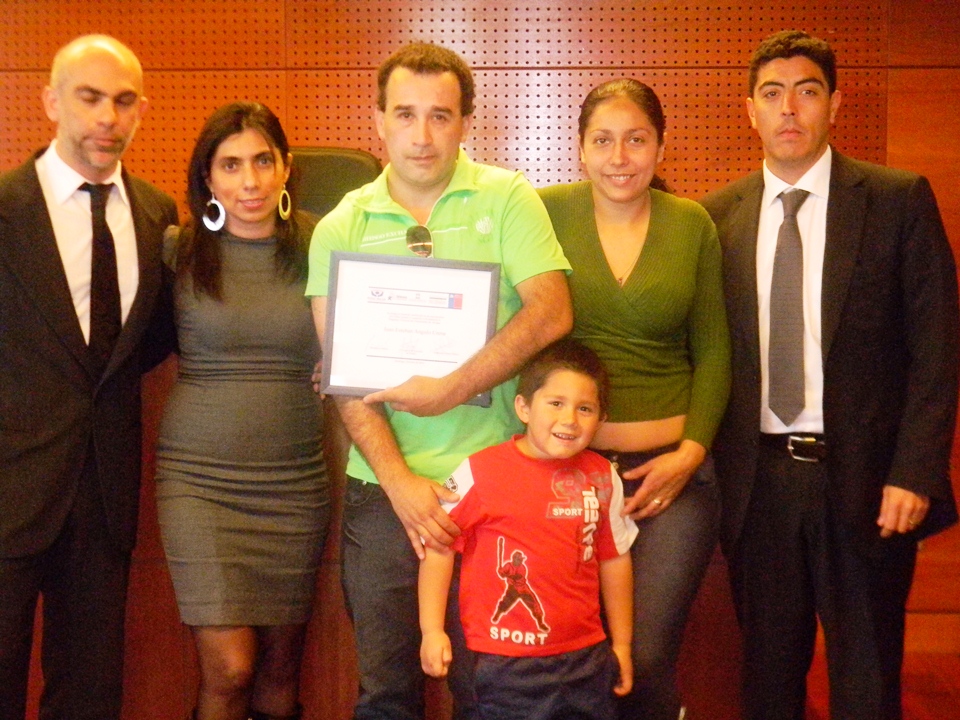 Juan Angulo junto a miembros del TTD, además de su mujer y su hijo Giorgio, de 5 años.