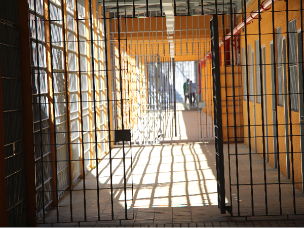 La Defensoría del Biobío busca sacar de prisión preventiva a 30 personas por su mayor riesgo en caso de contraer Covid-19.