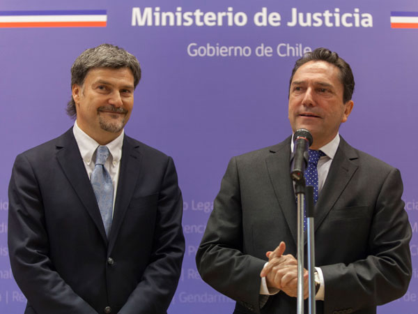 Al presentar al nuevo Defensor Nacional, Andrés Mahnke Malschafsky, el ministro de Justicia valoró su experiencia sectorial.