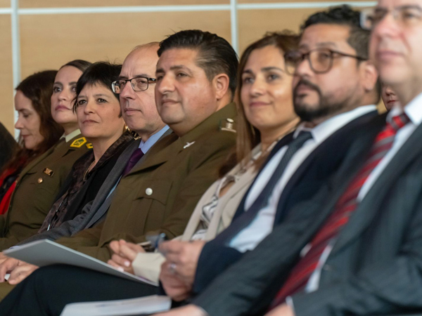 La Defensora Nacional, Ver&oacute;nica Encina, junto a la general Mitza Gonz&aacute;lez M&eacute;ndez, inauguraron la capacitaci&oacute;n en el CJS.