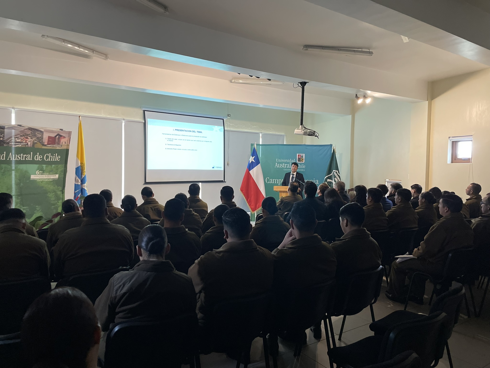 Con una alta participaci&oacute;n de p&uacute;blico, el jefe de Estudios de la Defensor&iacute;a de Ays&eacute;n explic&oacute; aspectos fundamentales de la defensa penal p&uacute;blica.