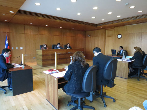 Antes del fallo, los defensores penales públicos Silvia Carreño y Rolando Correa expusieron ante los ministros de la Corte de Apelaciones de Talca.