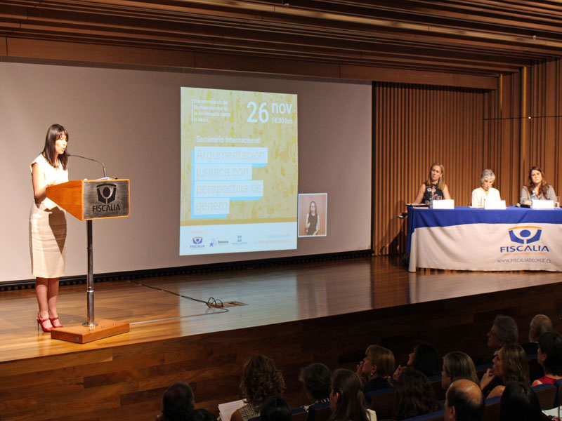 Viviana Castel, Defensora Nacional (S), durante el seminario "Argumentación jurídica con perspectiva de género".