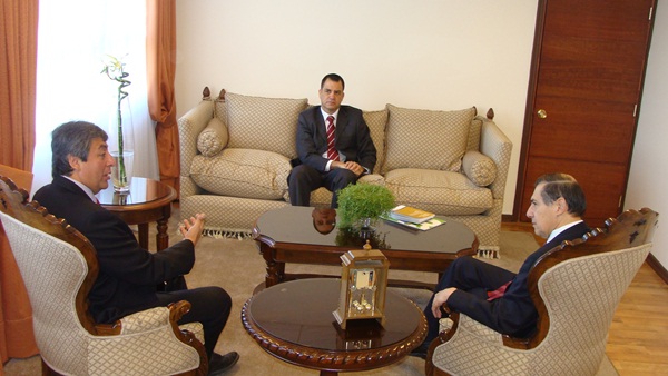 El Defensor Regional y el jefe de Estudios junto al nuevo presidente de la Corte de Apelaciones rancagüina.