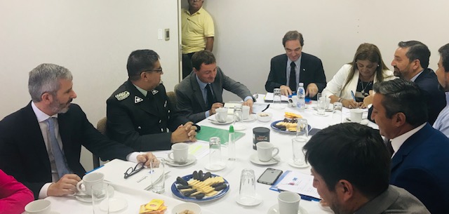 El defensor regional, Raúl Palma participa en reunión extraordinaria de la comisión regional de justicia junto al Ministro, Hernán Larrain. 