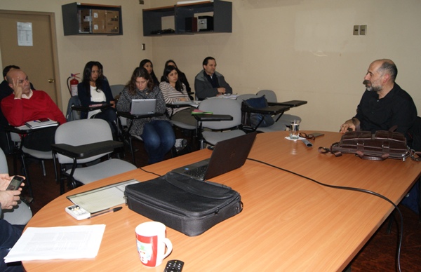 El curso está a cargo del doctor en derecho penal José Angel Fernández, de  la Facultad de Ciencias Jurídicas y Sociales de la UACH.