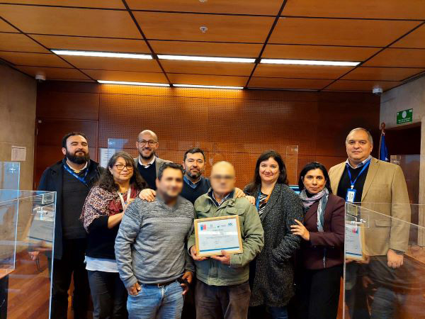 El equipo del TTD del 9° de Garantía de Santiago: defensores, jueza, fiscal, usuario, psicólogos y profesionales de apoyo en la foto del recuerdo.