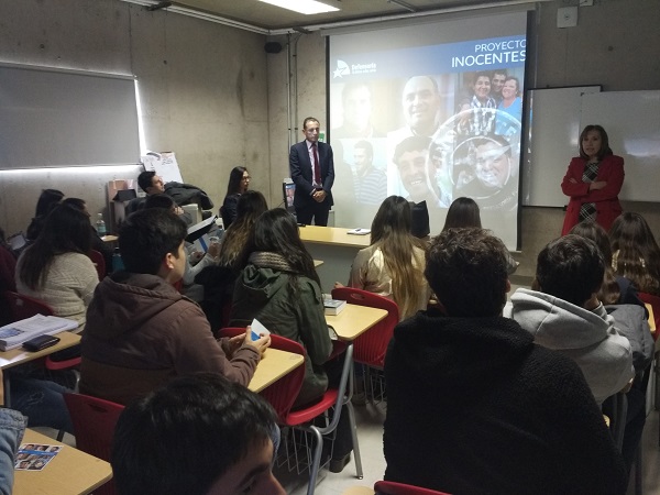Los alumnos conocieron el "Proyecto Inocentes" y las posibles mejoras al sistema en Chile.