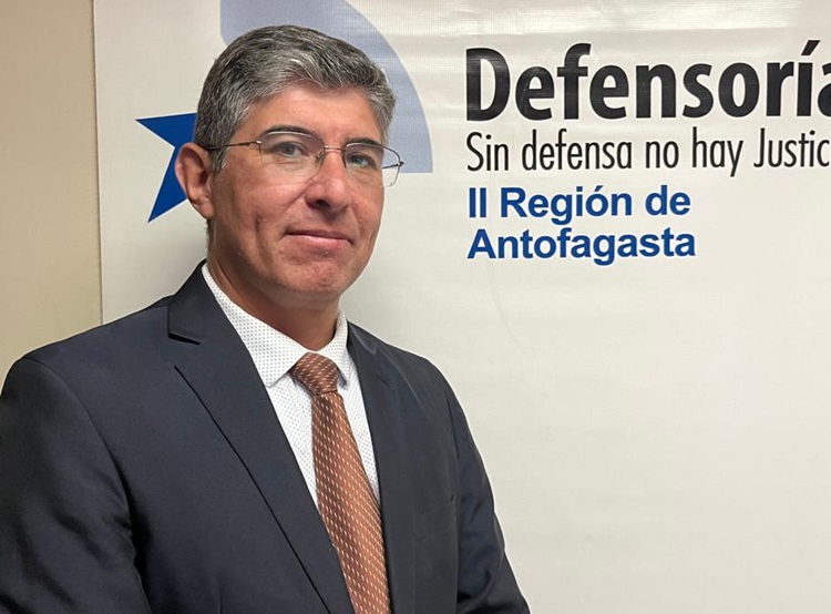 El defensor público Stephen Kendall logró la absolución de cuatro imputados por receptación de un mini cargador frontal.