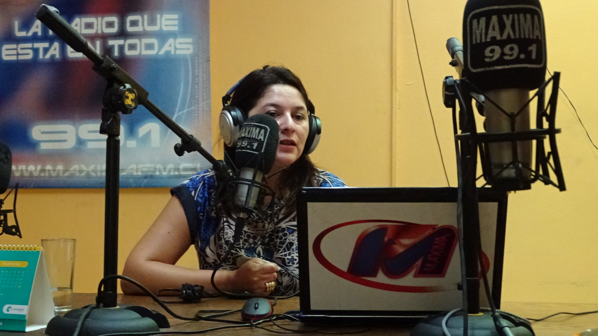 La Defensora Regional de Antofagasta, Loreto Flores, entrevistada en Radio Máxima FM.