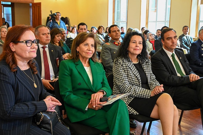 Verónica Reyes, Gustava Aguilar, Caroline Turner y Jorge Flies durante la ceremonia.