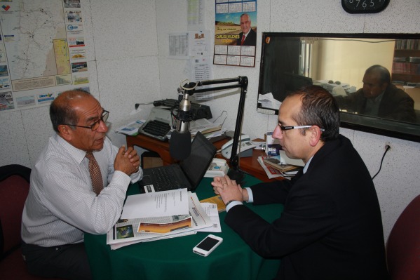 El Jefe de Estudios de la DPP en Atacama, Renato González, conversa con Juan Soto, el locutor de Radio UDA.